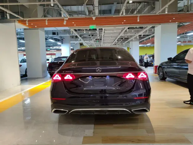 Mercedes-Benz E-Class — Фото автомобиля 17