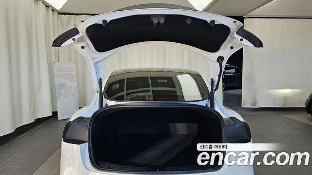 Tesla Model 3 — Фото автомобиля 5
