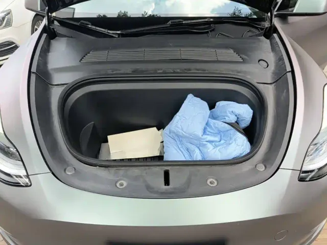 Tesla Model Y — Фото автомобиля 19