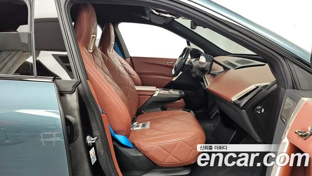 BMW iX — Фото автомобиля 11