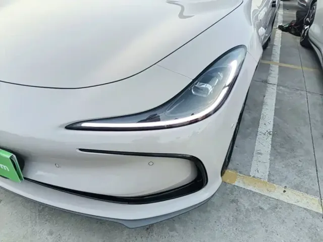 IM Motors L6 — Фото автомобиля 17