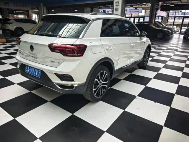 Volkswagen T-Roc — Фото автомобиля 6