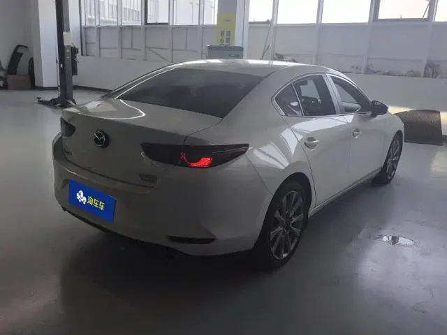 Mazda Axela — Фото автомобиля 3