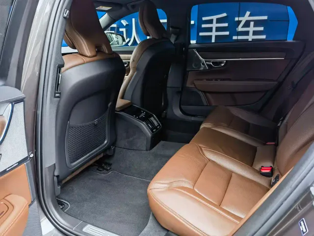 Volvo S90 — Фото автомобиля 9