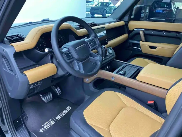 Land Rover Defender — Фото автомобиля 21