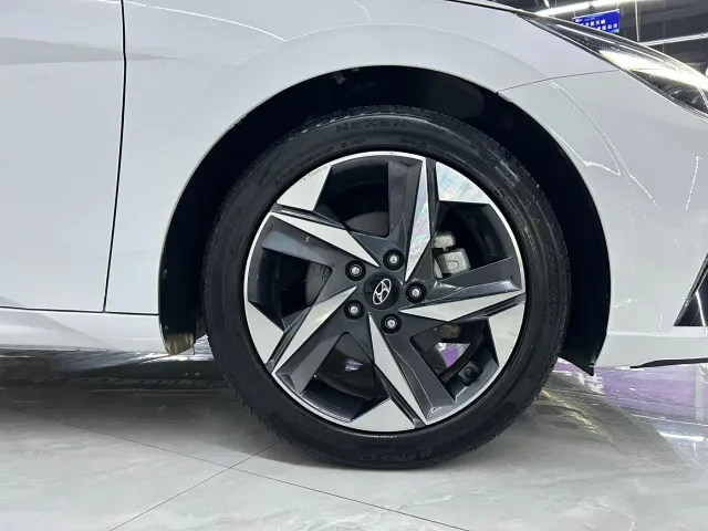 Hyundai Elantra — Фото автомобиля 7