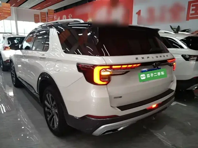 Ford Explorer — Фото автомобиля 4