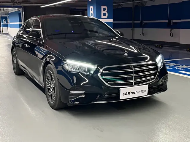 Mercedes-Benz E-Class — Фото автомобиля 3