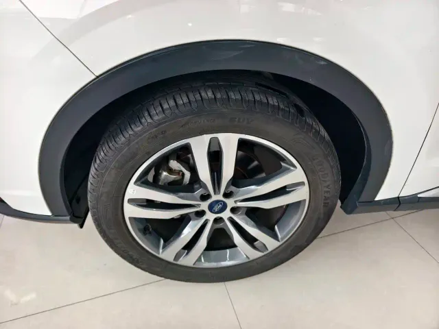 Ford Lingrui — Фото автомобиля 5