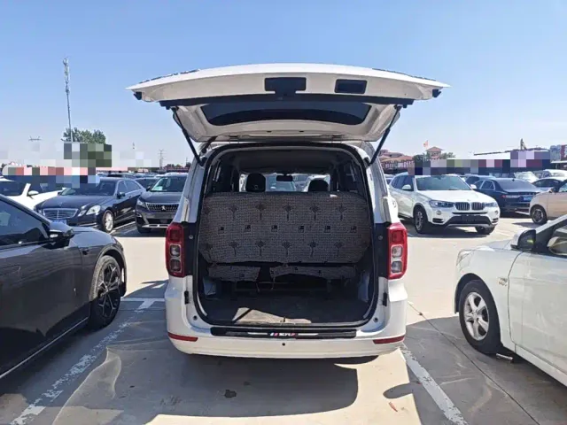 Wuling Hongguang — Фото автомобиля 18