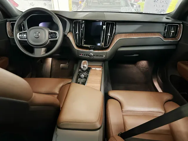 Volvo XC60 — Фото автомобиля 6
