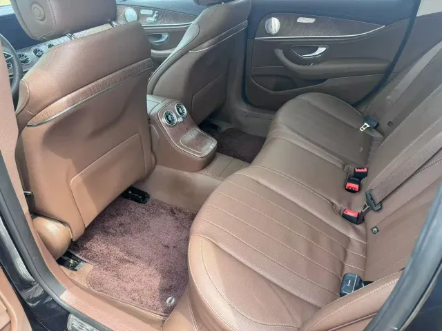 Mercedes-Benz E-Class — Фото автомобиля 6