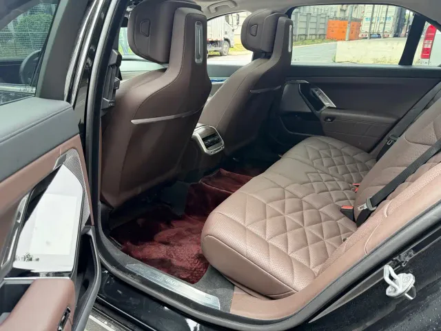 BMW 7 Series — Фото автомобиля 8