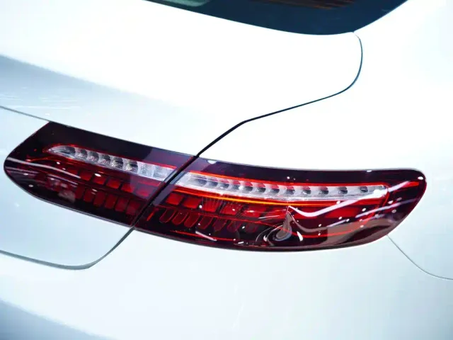 Mercedes-Benz E-Class — Фото автомобиля 22