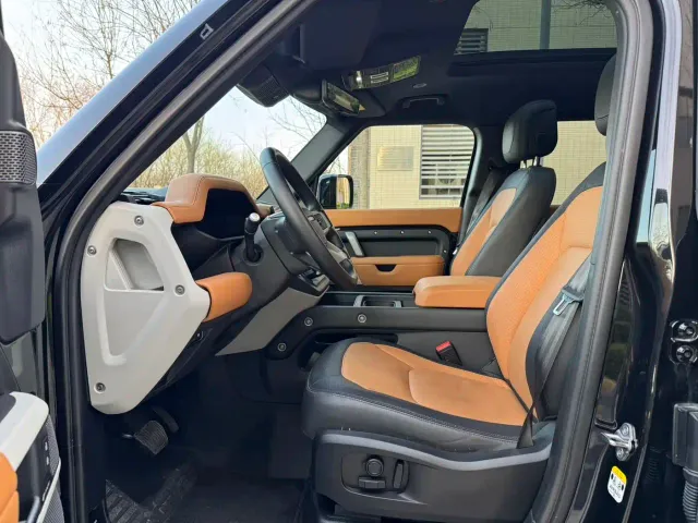 Land Rover Defender — Фото автомобиля 8