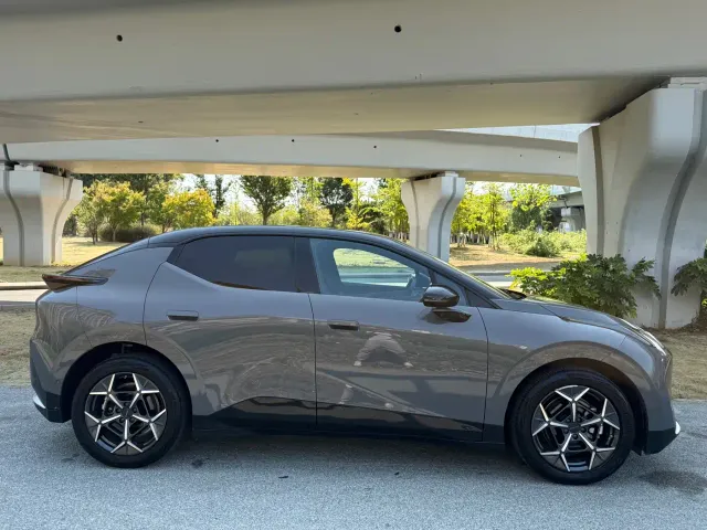 Lynk & Co Z20 — Фото автомобиля 7