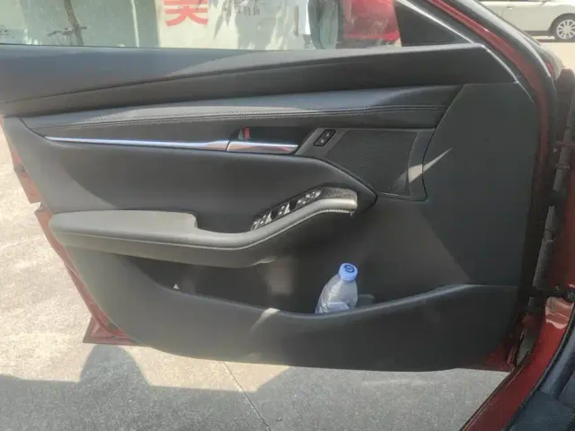 Mazda Axela — Фото автомобиля 7