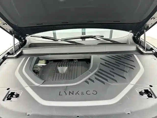 Lynk & Co 900 — Фото автомобиля 17