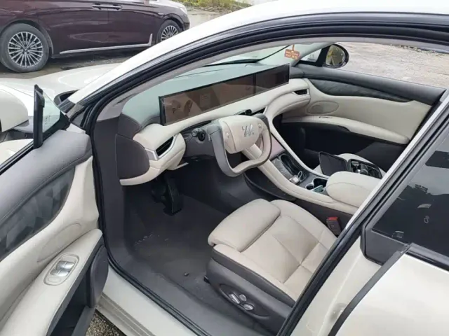 IM Motors LS6 — Фото автомобиля 15