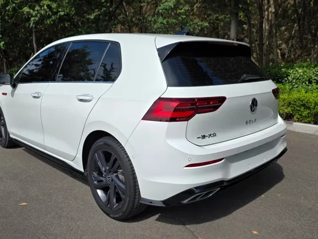 Volkswagen Golf — Фото автомобиля 11