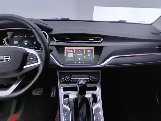 Geely Emgrand — Фото автомобиля 13