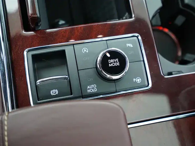 Lincoln Navigator — Фото автомобиля 12