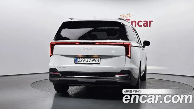 Kia Canival — Фото автомобиля 4