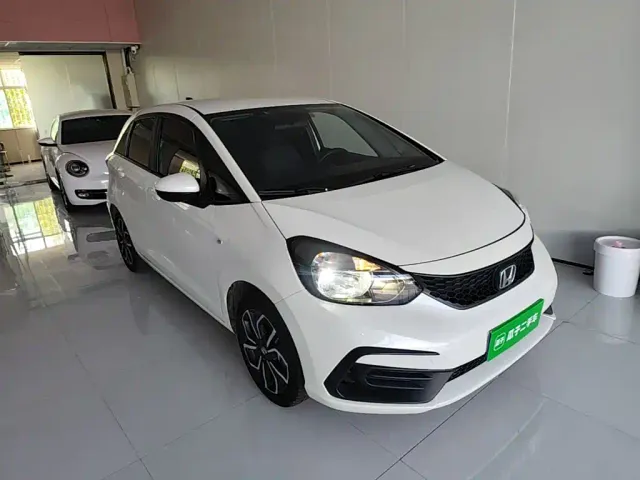 Honda Fit — Фото автомобиля 3
