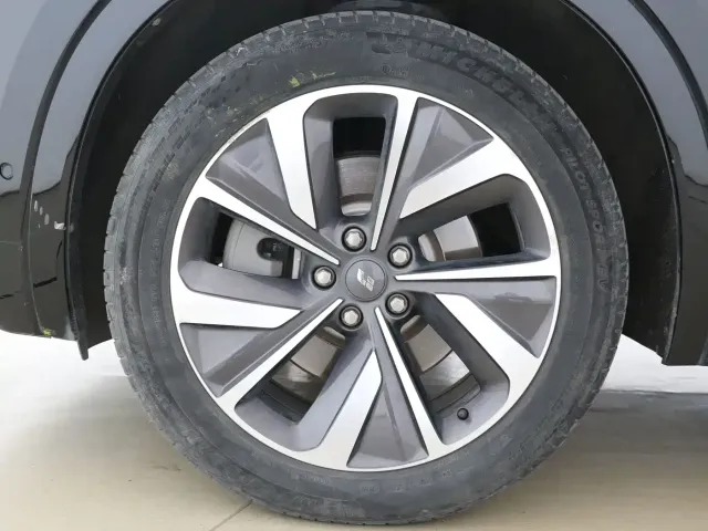 Li Auto ONE — Фото автомобиля 12