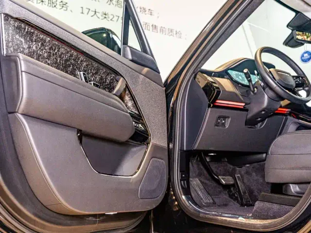 Land Rover Range Rover Sport — Фото автомобиля 7