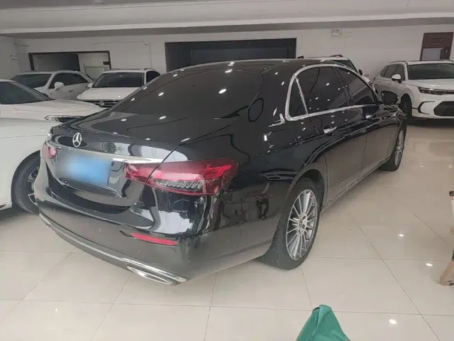 Mercedes-Benz E-Class — Фото автомобиля 6