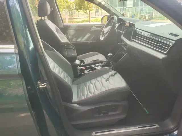 Volkswagen Tiguan L — Фото автомобиля 24