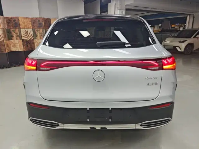 Mercedes-Benz EQE SUV — Фото автомобиля 5