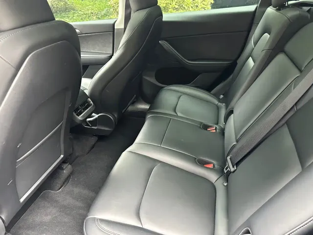 Tesla Model Y — Фото автомобиля 9
