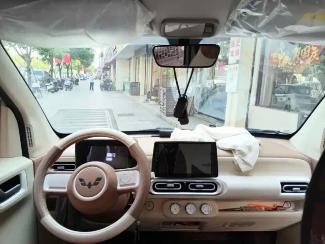Wuling Hongguang Mini EV — Фото автомобиля 12