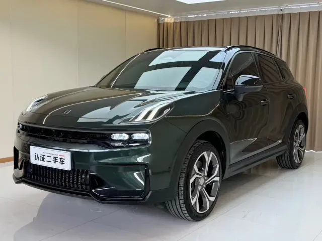 Фотография автомобиля — Lynk & Co 06