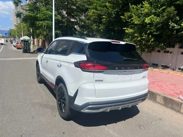 Geely Boyue — Фото автомобиля 7