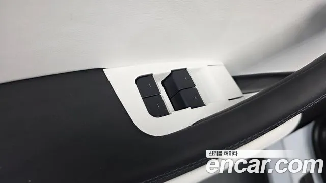 Tesla Model Y — Фото автомобиля 26