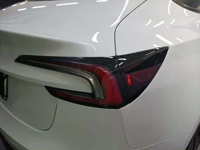 Tesla Model 3 — Фото автомобиля 7