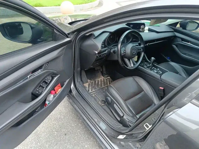 Mazda Axela — Фото автомобиля 13