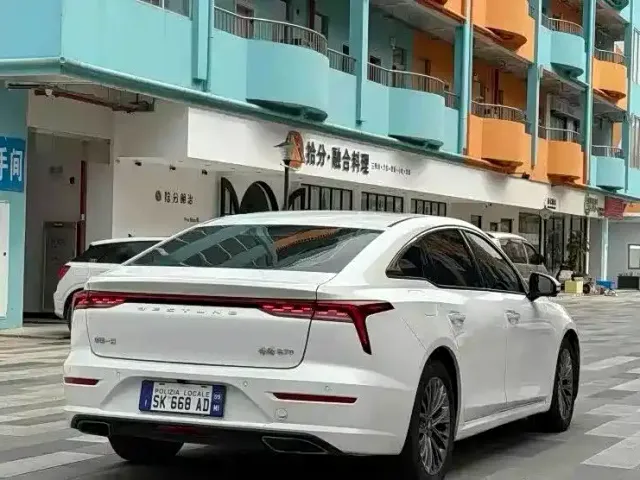 Besturn Besturn B70 2023 Model 3rd Gen 1.5T Automatic Joy 70th Anniversary Edition — Фото автомобиля 9