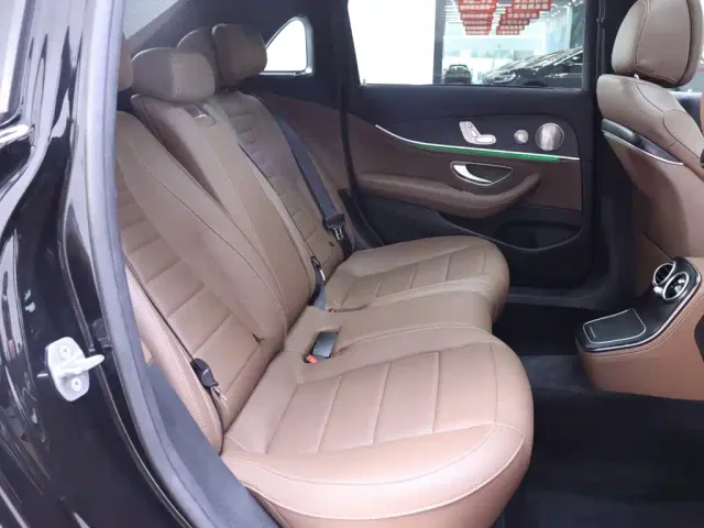 Mercedes-Benz E-Class — Фото автомобиля 22