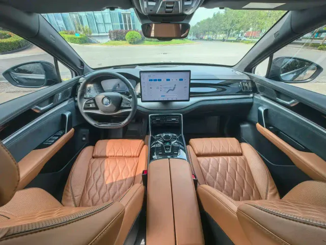 BYD Tang — Фото автомобиля 7