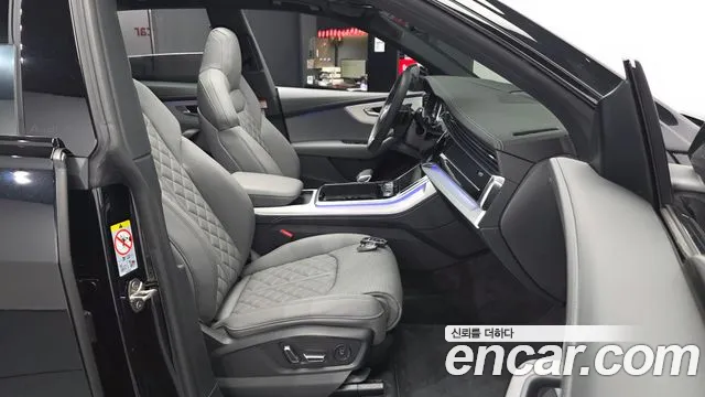 Audi Q8 55 TFSI quattro Premium — Фото автомобиля 10