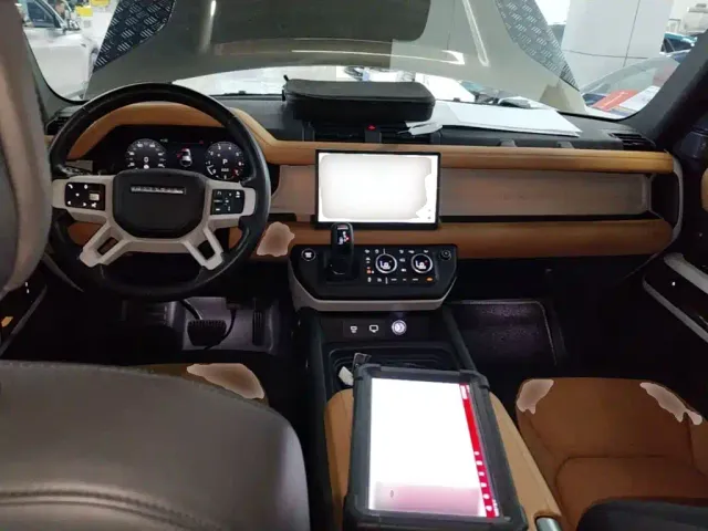 Land Rover Defender — Фото автомобиля 9
