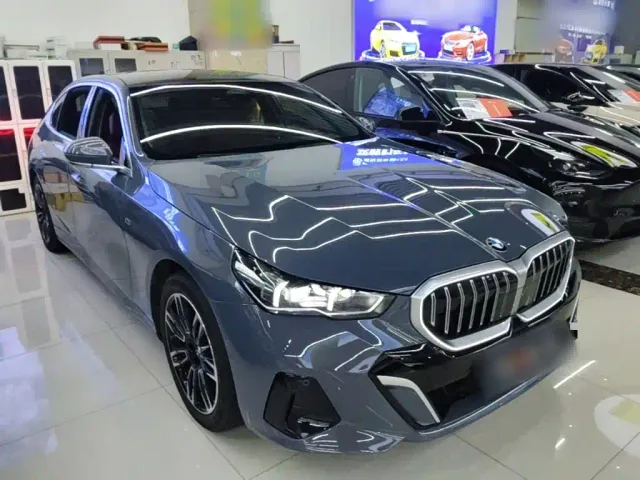 BMW 5 Series — Фото автомобиля 3