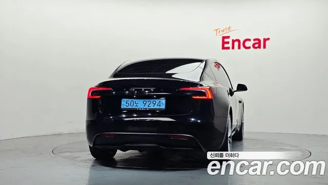 Tesla Model 3 — Фото автомобиля 3