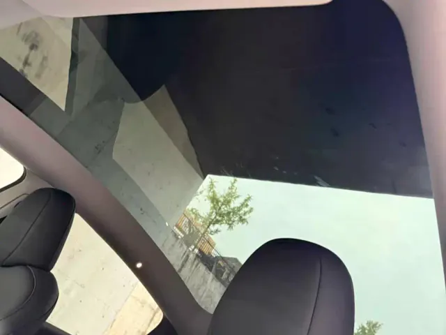 Tesla Model Y — Фото автомобиля 14