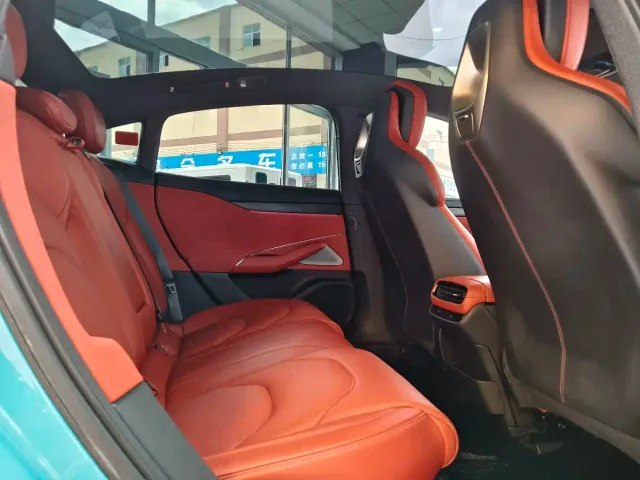 Xiaomi SU7 — Фото автомобиля 13