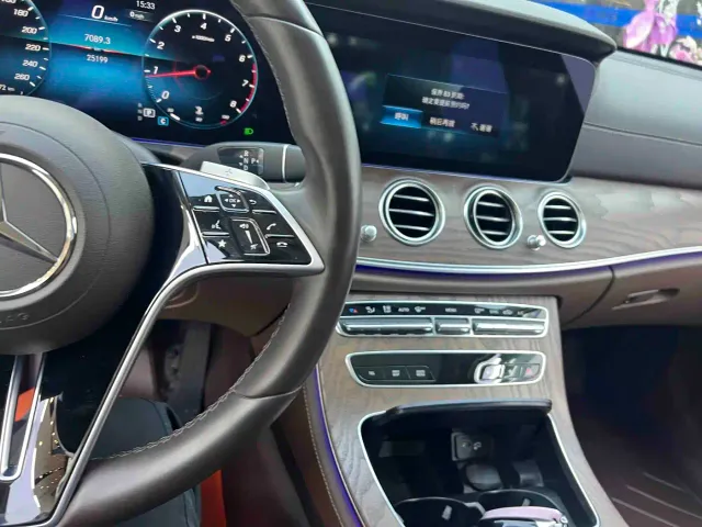 Mercedes-Benz E-Class — Фото автомобиля 6